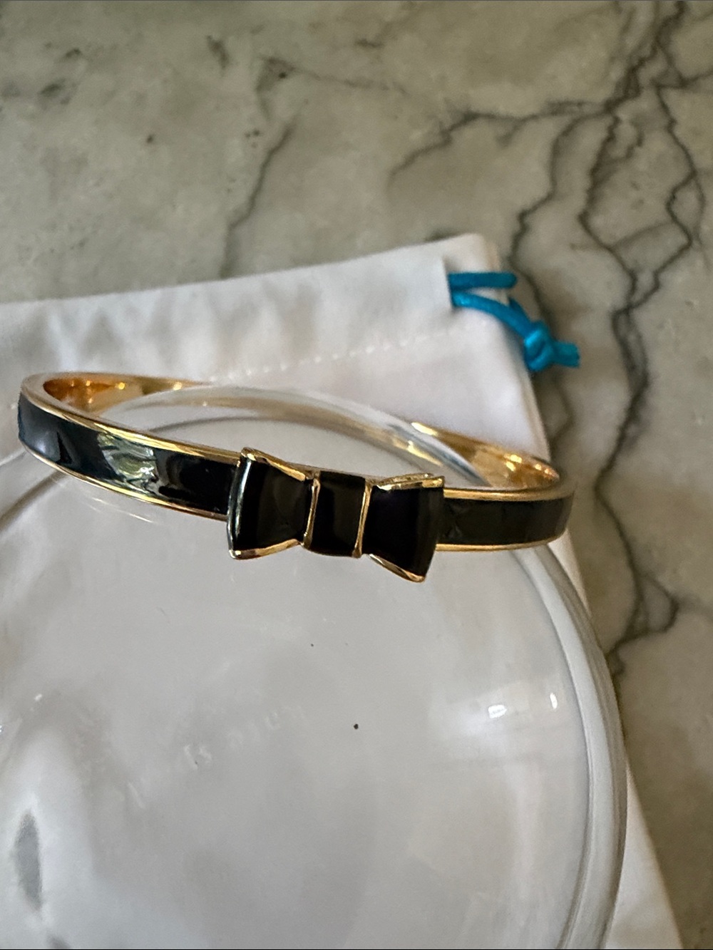 Kate Spade Gold Tone Black Enamel Bow Bangle Bracelet - Picture 1 of 8